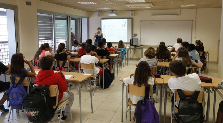 Interior d'un aula de l'Institut Ermessenda (arxiu). ACN