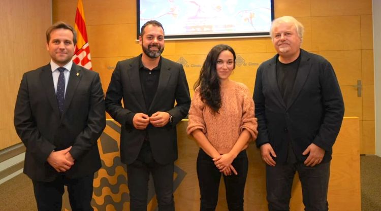 Jordi Camps, Diputat de Cultura; Quim Ayats, regidor de Cultura, Nirvana Jiménez, autora del cartell i Lluís Gendrau, Director editorial de Grup Enderrock