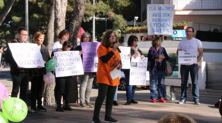 Les denuncies durant l'acte de protesta davant la residència Bellamar de Platja d'Aro. ACN