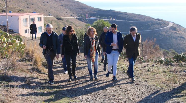 La caminada durant l'acte de commemoració del Dia Nacional de l'Exili i la Deportació al coll dels Belitres. ACN