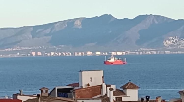 El Glomar Vantage fotografiat des de l'Escala el passat 8 de gener