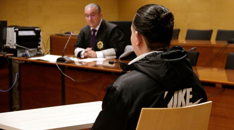 D'esquenes, l'acusat de violar una menor a Girona amb submissió química. ACN