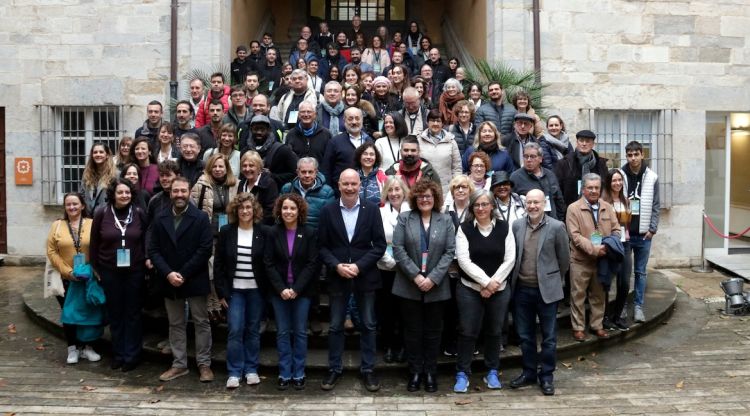 Foto de la família de la sessió final de l'Assemblea Ciutadana pel Clima d'avui a Girona. ACN