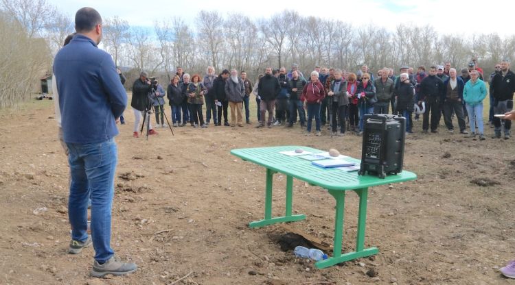 La concentració que han fet els pagesos a Castelló d'Empúries. ACN