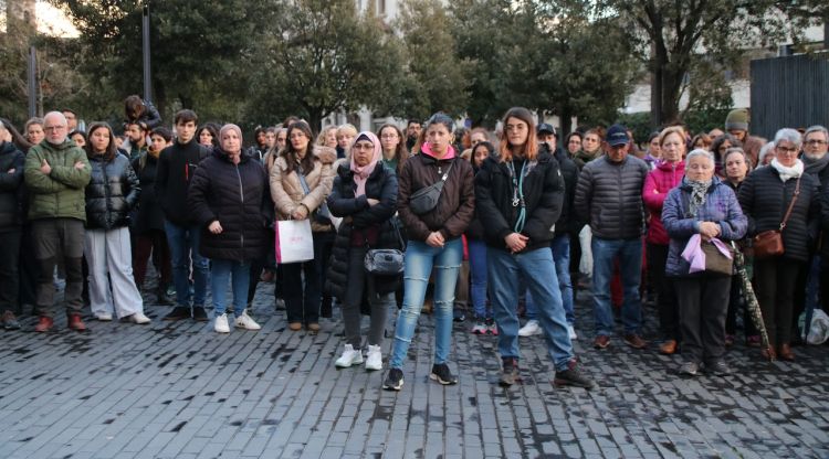 La concentració per condemnar el crim masclista a Olot. ACN