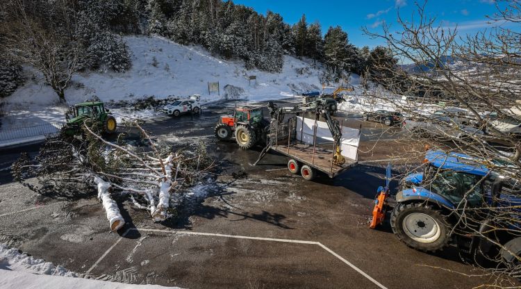 El tall es manté per a camions, els pagesos deixen travessar aquells que van en cotxe. ACN