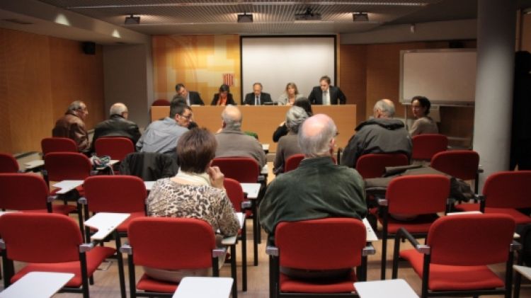 Els assistents a la subhasta esperen que s'anunciïn els lots adjudicats © ACN