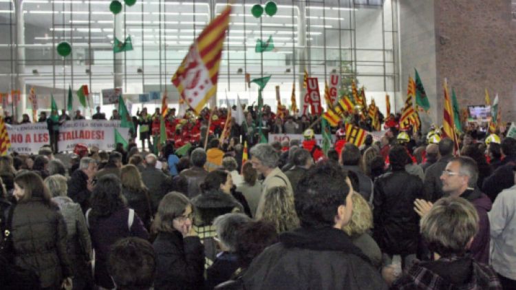 Fi de la manifestació al punt d'inici, davant la delegació del Govern a Girona © ACN