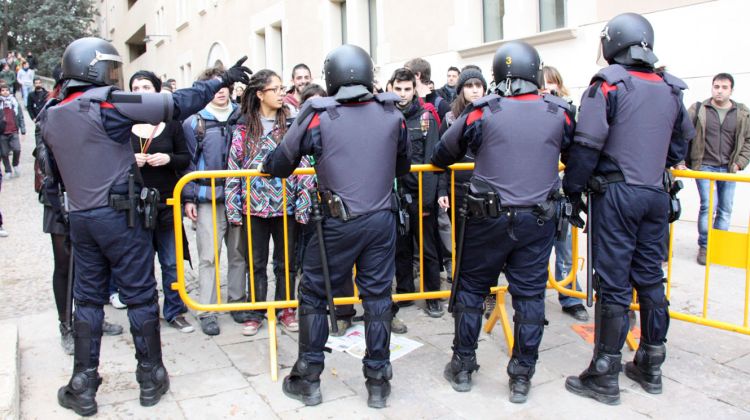 Cordó policial d'aquest matí a un dels accessos de la UdG © ACN