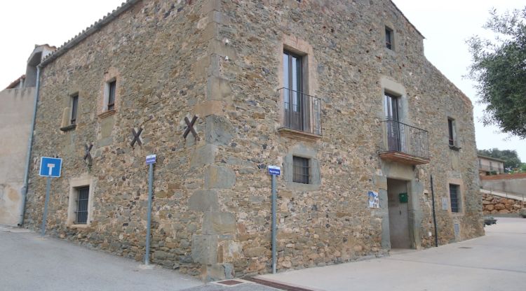 La casa de colònies El Mercadal de Foixà que es vol habilitar per acollir menors. ACN