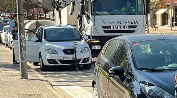 Un radar mòbil instal·lat al carrer Lluis Pericot. Anti-Radars Garrotxa
