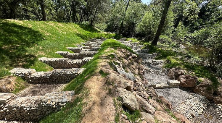 Una resclosa del riu Muga al seu pas per Pont de Molins