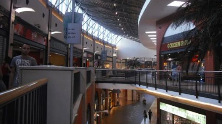 Interior del centre comercial Espai Gironès © AG