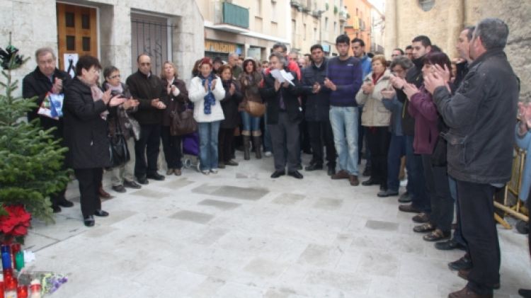 Imatges de la concentració que s'ha fet, per iniciativa dels marxants del mercat de Banyoles © ACN