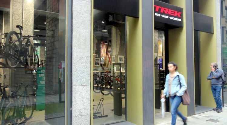 La botiga de ciclisme Trek, una de les que ha patit bretolades en els darrers dies. ACN