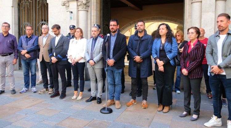 Un instant del minut de silenci a Girona. ACN