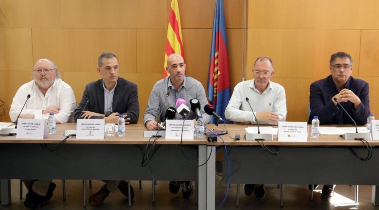 Compareixença dels alcaldes dels cinc municipis que integren el Consorci de Solius, aquest matí. ACN