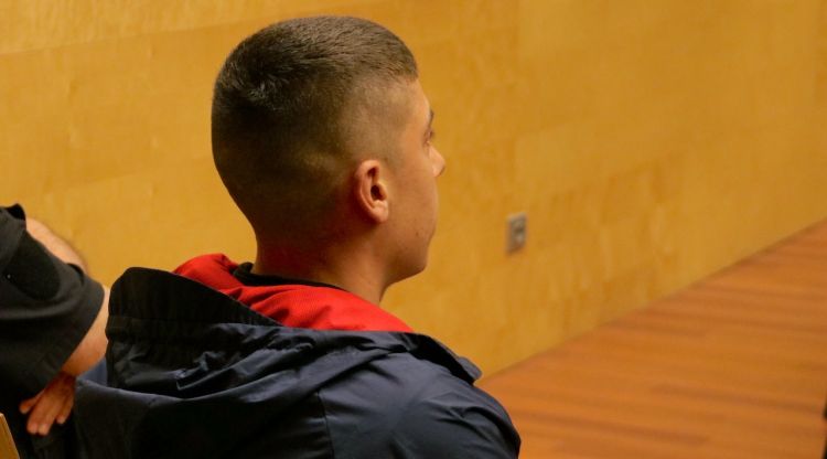 De perfil, l'acusat d'assassinar la mare a ganivetades a Ripoll. ACN