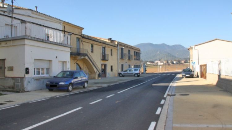 Els fets van tenir lloc al carrer Rocacorba de Canet d'Adri, al davant del domicili del detingut © ACN