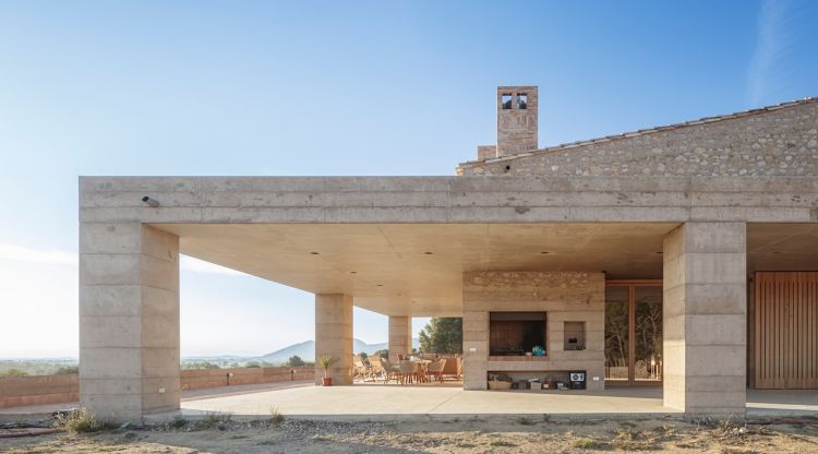 La Casa 1627 dels propietaris del Celler Mas Geli feta per d'Harquitectes