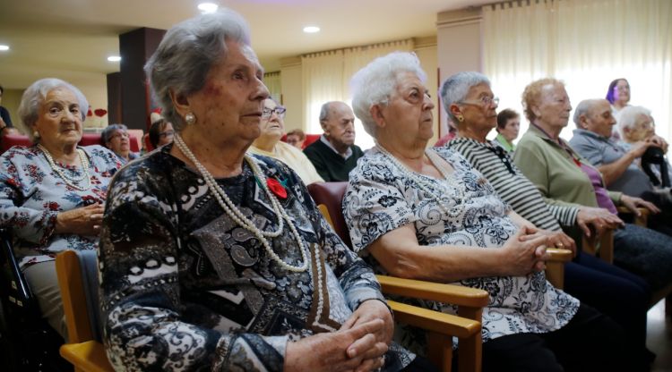 La sessió de cinema a la residència de Ripoll. ACN