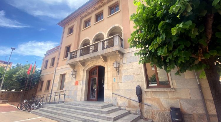 Façana de l'Ajuntament de la Bisbal d'Empordà