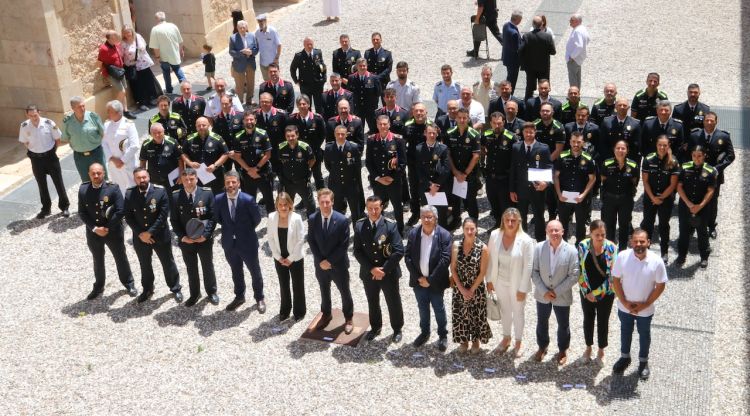 Foto de grup de l'acte del Dia de la Guàrdia Urbana de Figueres. ACN