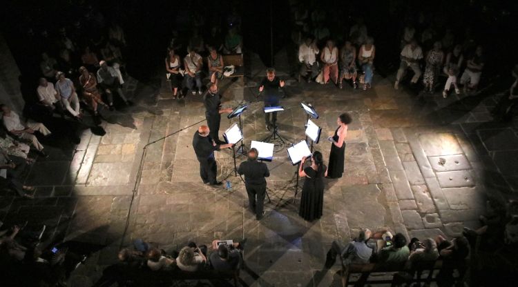 L'estrena de la Missa Custoditus ab ira mundi de Ramon Humet a l'església de Sant Genís a Torroella. ACN