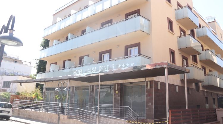 Hotel que acull els migrants que van arribar en pastera. ACN