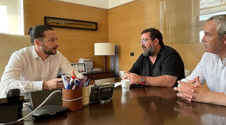 Els alcaldes Adrià Lamelas i Jordi Hernández reunits a Lloret de Mar
