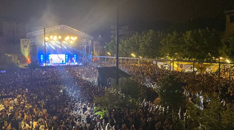 Un instant del concert d'ahir dels Figa Flawas al Firal d'Olot