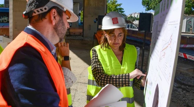 La consellera de Territori, Habitatge i Transició Ecològica, Sílvia Paneque, a la visita de les obres del nou carril bus entre Girona i Salt
