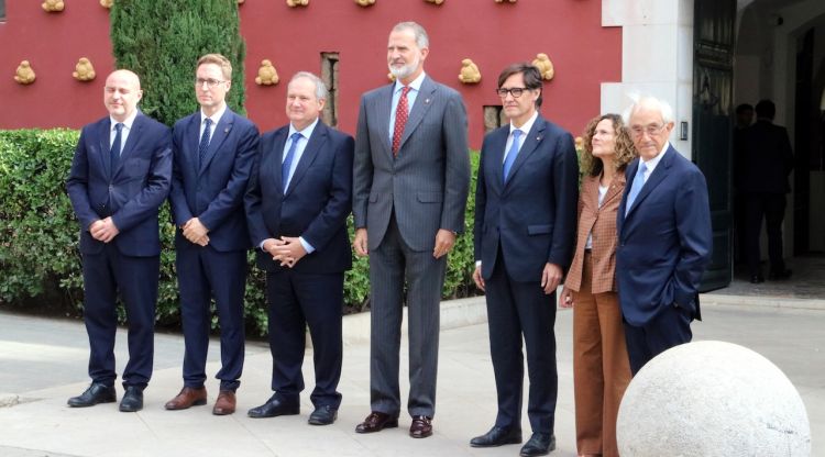 Foto de família amb el rei Felip VI que ha presidit l'acte inaugural. ACN