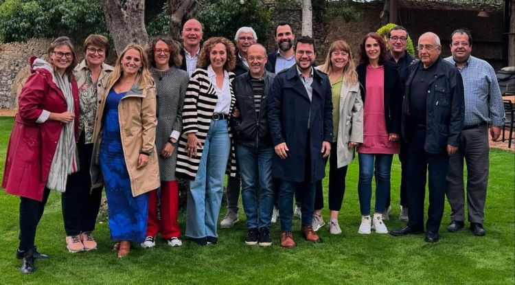 L'expresident de la Generalitat, Pere Aragonès, acompanyat dels consellers del seu govern