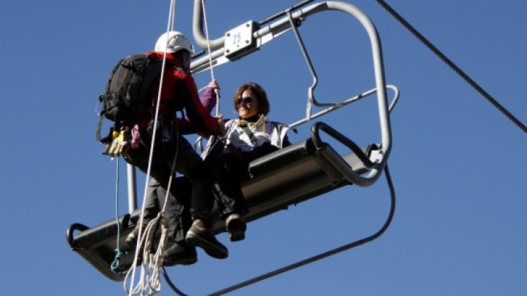 Rescaten 61 persones d'un telecadira en un simulacre de rescat a la Molina © ACN