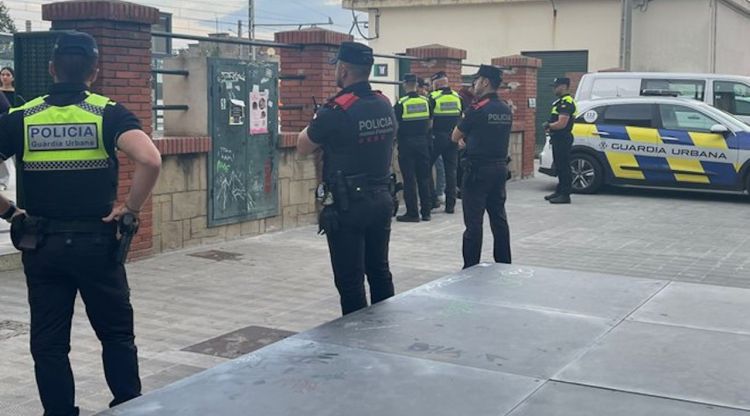El dispositiu DAGA per identificar armes blanques de la Guàrdia Urbana i els Mossos d'Esquadra a l'estació de Figueres