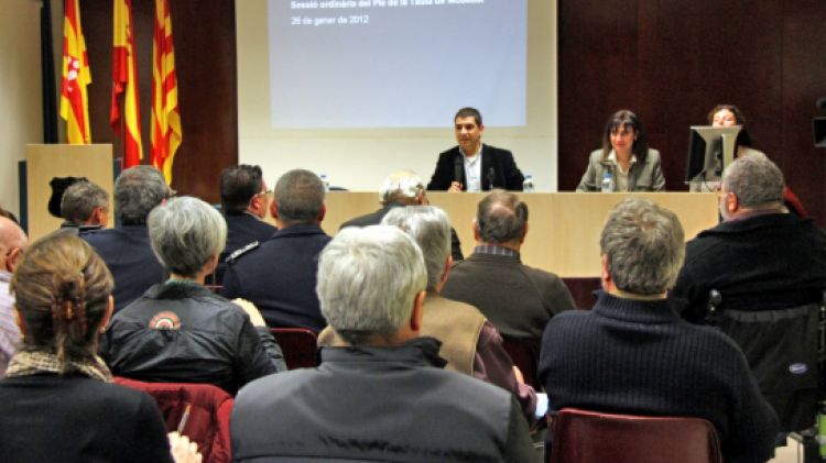 El regidor de Seguretat, Mobilitat i Via Pública, Joan Alcalà, durant la reunió de la Taula de Mobilitat © ACN