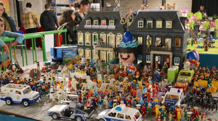 El diorama de celebració del 50è aniversari de la inauguració del Teatre-Museu Dalí i la creació de Playmobil. ACN
