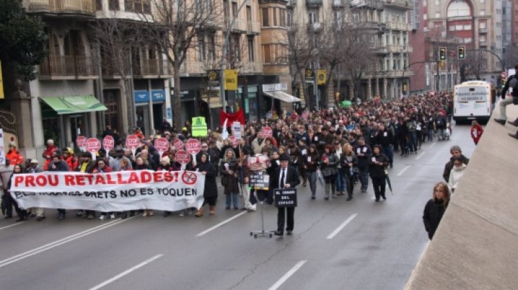 Els manifestants han tallat la circul·lació de l'avinguda Jaume I de Girona © ACN