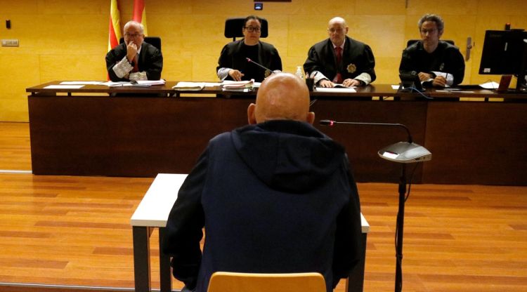 L'home que va masturbar-se davant unes menors en un parc de Figueres, durant el judici a l'Audiència de Girona. ACN