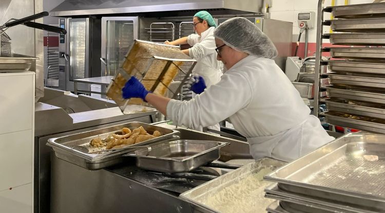Preparació dels menús a la cuina de l'IAS