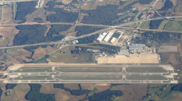 Imatge virtual de l'Aerport de Girona amb la segona pista