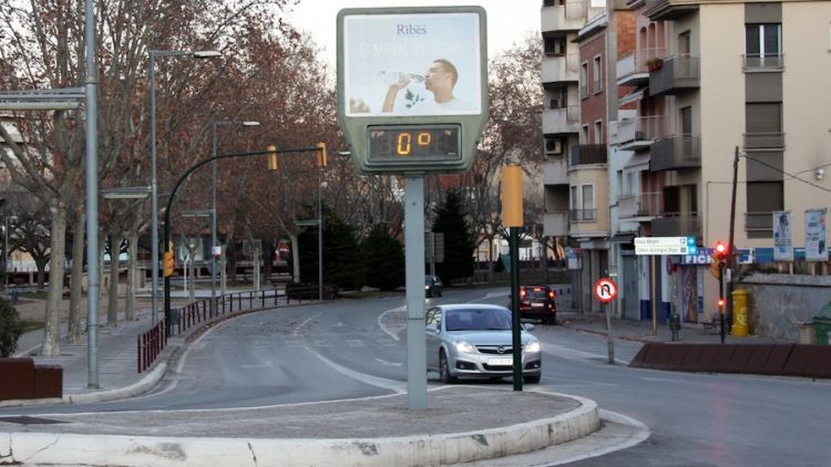 El vent i el fred han estat el protagonistes aquest matí a Girona © ACN