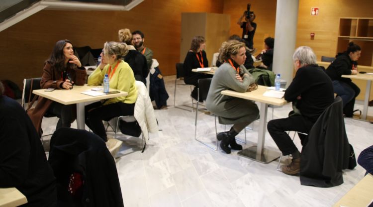 La ronda de negocis entre companyies i programadors de teatre a la primera edició del Fira Terres a Girona. ACN