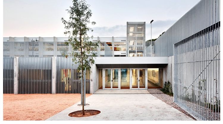 Entrada a l'Institut Escola de Lloret de Mar