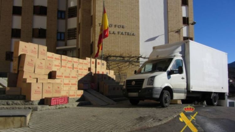 El camío i el tabac intervingut per la Guàrdia Civil © ACN