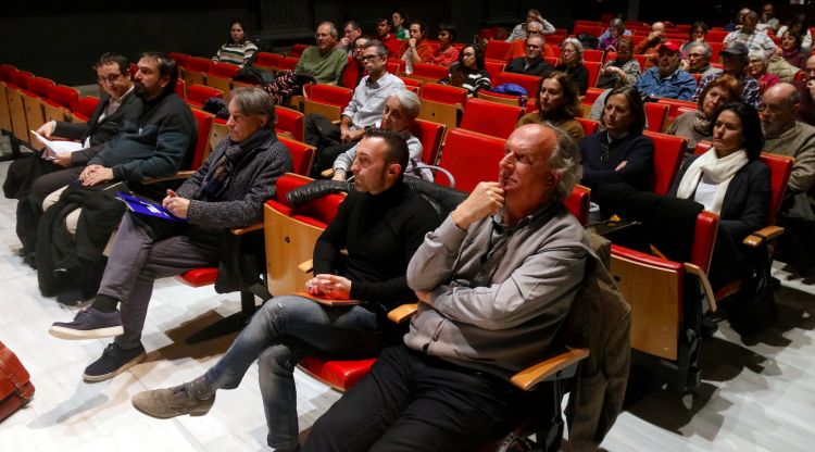 El secretari de Transició Ecològica, Jordi Sargatal, entre diputats i públic que han assistit a la jornada sobre el Conservatori del Litoral. ACN