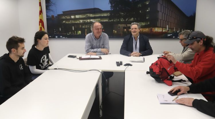 Representants de Revolta Pagesa reunits amb Jordi Sargatal i Josep Guix, a la Delegació del Govern. ACN