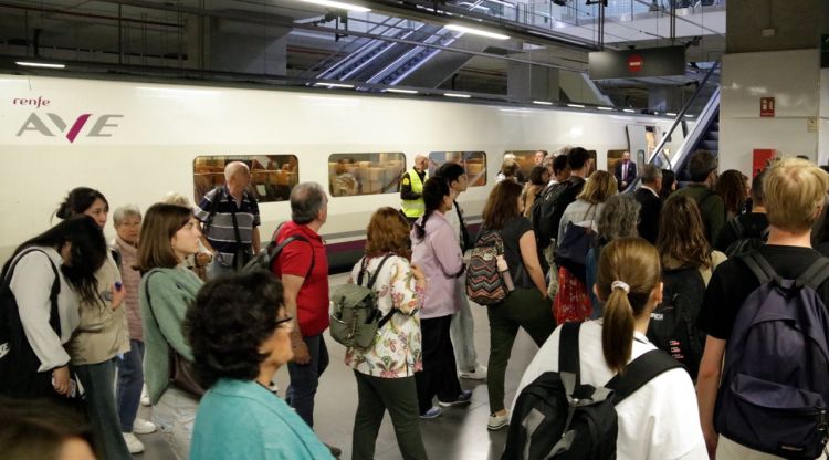 Arribada d'un tren d'alta velocitat a l'estació de Girona. ACN