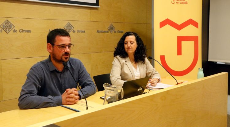 L'alcalde de Girona, Lluc Salellas, i la regidora de Llengua Catalana, Núria Riquelme, aquest matí. ACN
